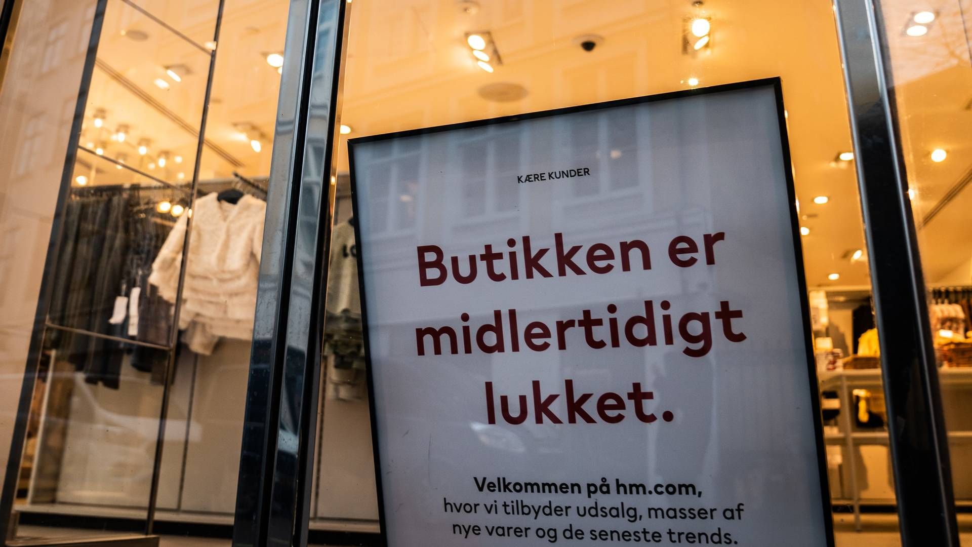 Selv om de lukkede butikker henviser til H&M's webshop, flytter kun en begrænset del af salget online. | Foto: Emil Helms