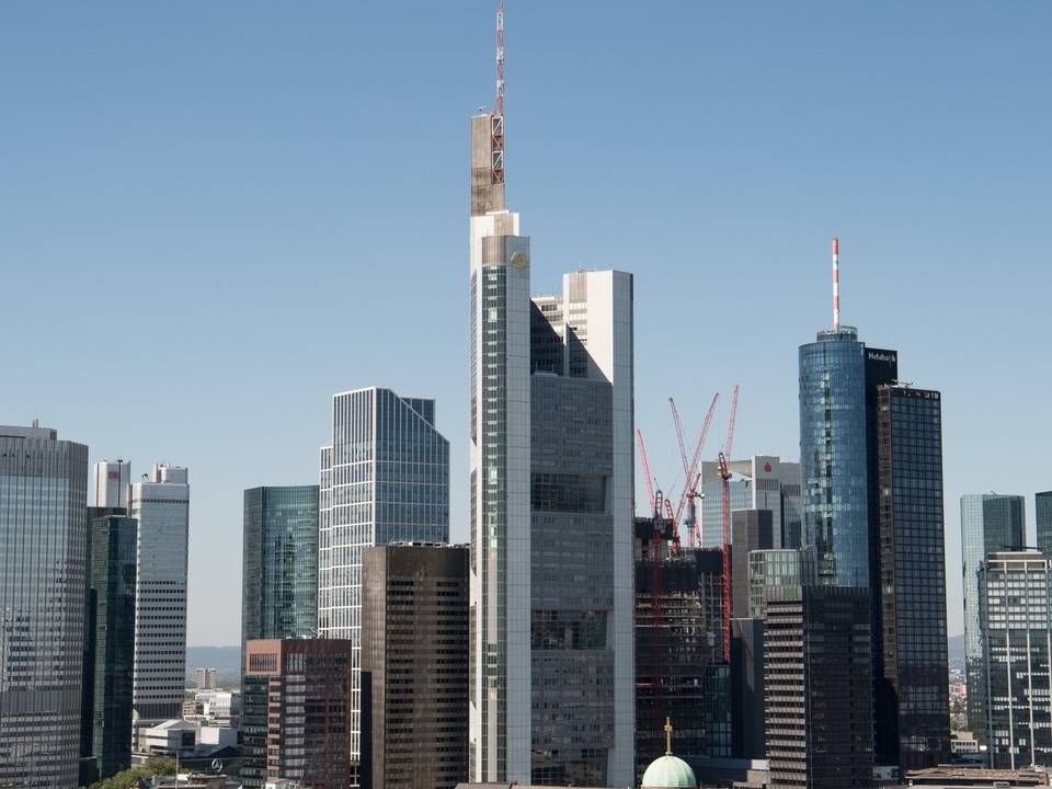 Frankfurt Skyline mit Helaba-Turm (rechts und blau) | Foto: picture alliance / Fabian Sommer/dpa