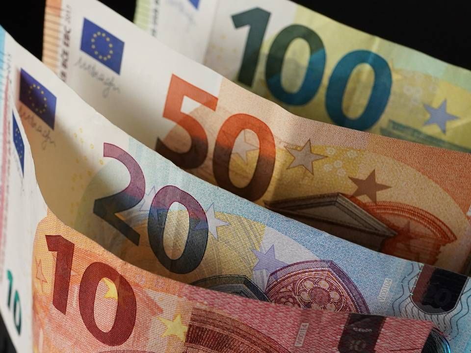 Verschiedene Geldscheine mit den Werten 10, 20, 50 und 100 Euro stehen nebeneinander. | Foto: picture alliance/dpa | Jörg Carstensen