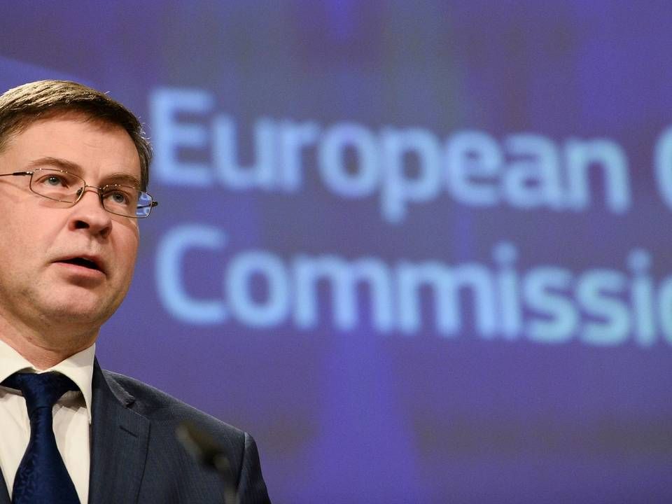 EU's handelskommissær, Valdis Dombrovskis, siger på et pressemøde, at overvågningen af eksporten vil være "tidsbegrænset" til udgangen af marts. | Foto: JOHANNA GERON/AFP / POOL