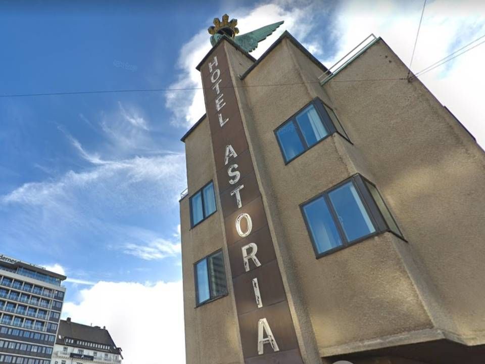 Det 4000 kvm store Hotel Astoria ved Københavns Hovedbanegård har gennemgået en betydelig renovering i 2019, som Brøchner Hotels delvist har finansieret. | Foto: Google Street View