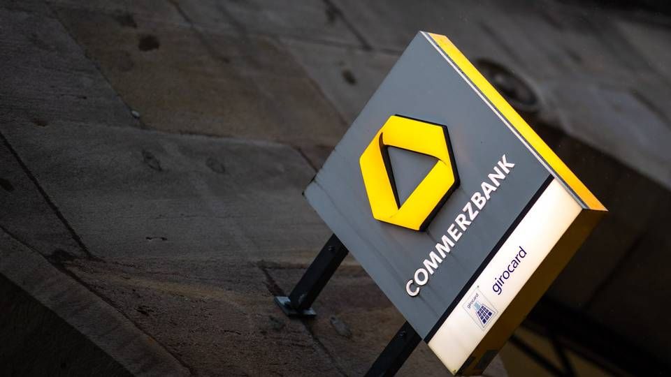 Das Logo der Commerzbank. | Foto: picture alliance/dpa | Daniel Karmann