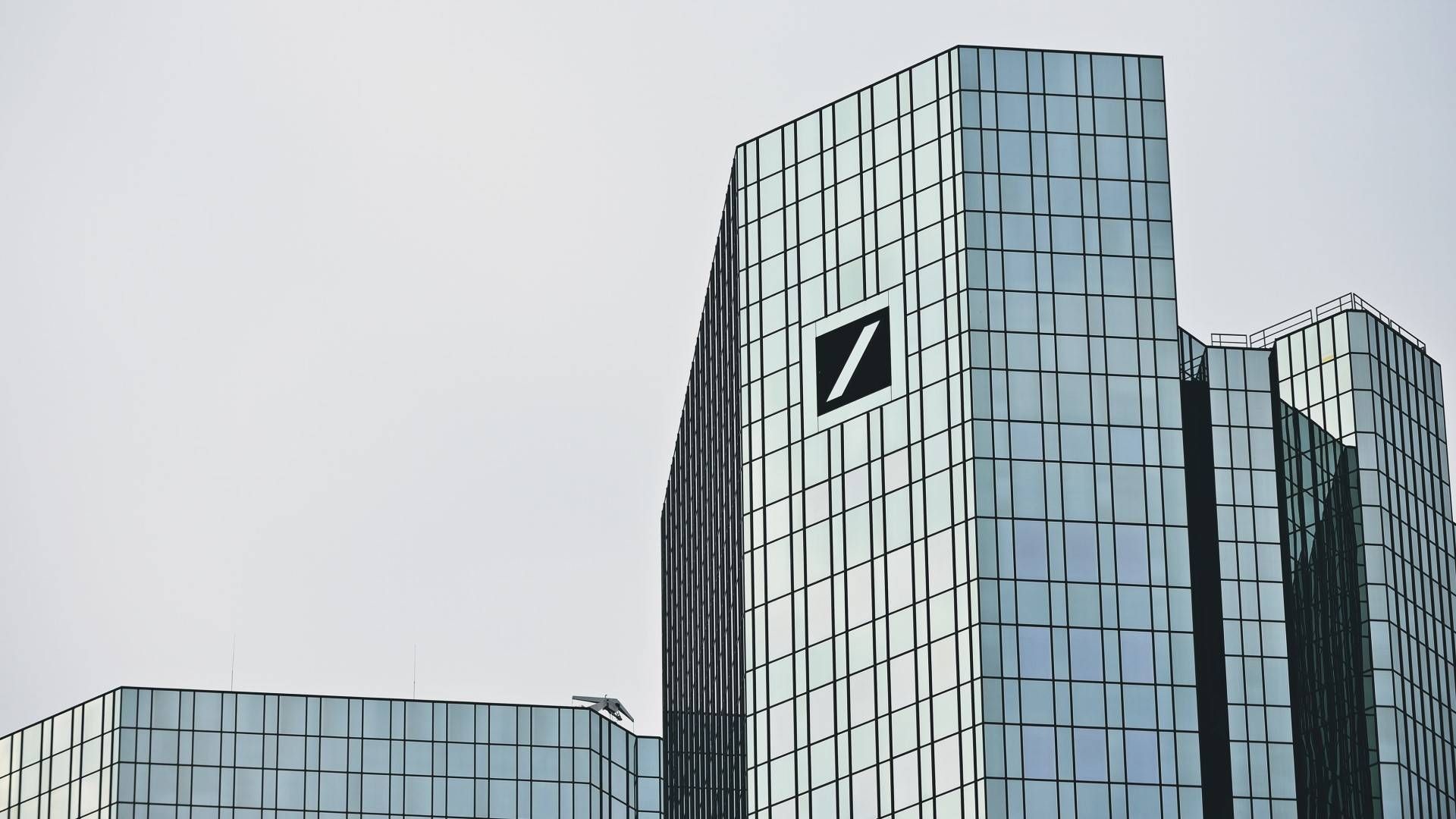 Der Turm der Deutschen Bank in Frankfurt. | Foto: picture alliance / Daniel Kubirski