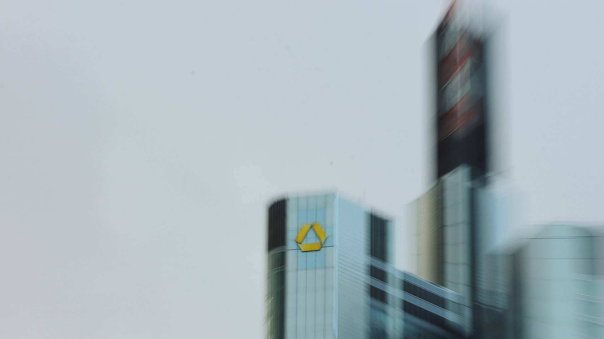 Die Commerzbank-Zentrale in Frankfurt. | Foto: picture alliance / Daniel Kubirski | Daniel Kubirski