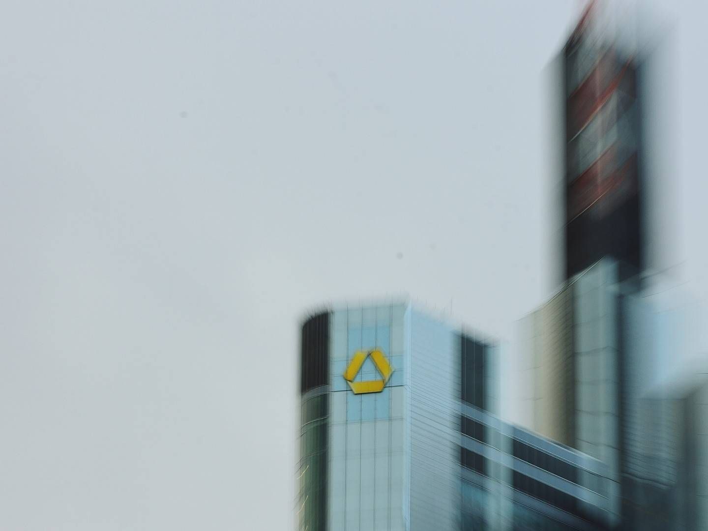 Die Commerzbank-Zentrale in Frankfurt. | Foto: picture alliance / Daniel Kubirski | Daniel Kubirski