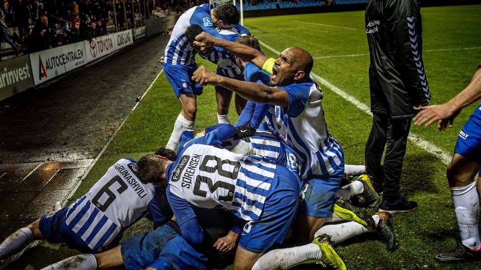 Esbjerg-holdet fejrer sejr. | Foto: Casper Dalhoff/IND