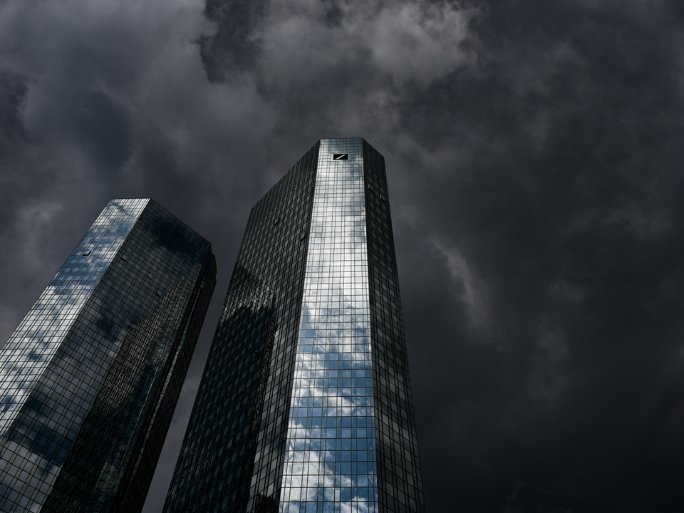 Dunkle Wolken über der Deutschen Bank | Foto: picture alliance/dpa | Arne Dedert