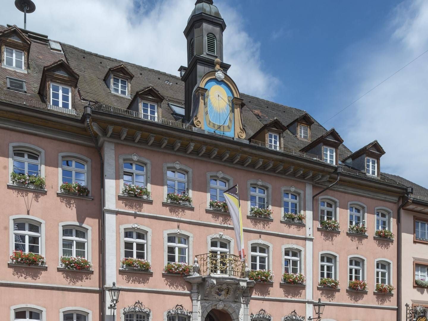 Das historische Rathaus von Waldshut-Tiengen, dem Sitz der Volksbank Hochrhein. | Foto: picture alliance / imageBROKER | Harald Wenzel-Orf