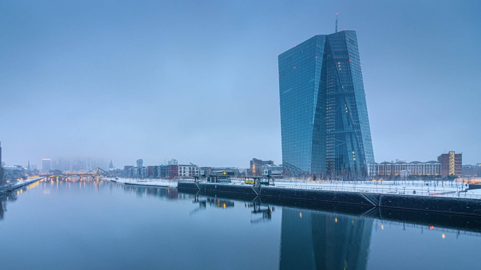 Das Gebäude der EZB in Frankfurt am Main im Winter | Foto: picture alliance / greatif | Florian Gaul