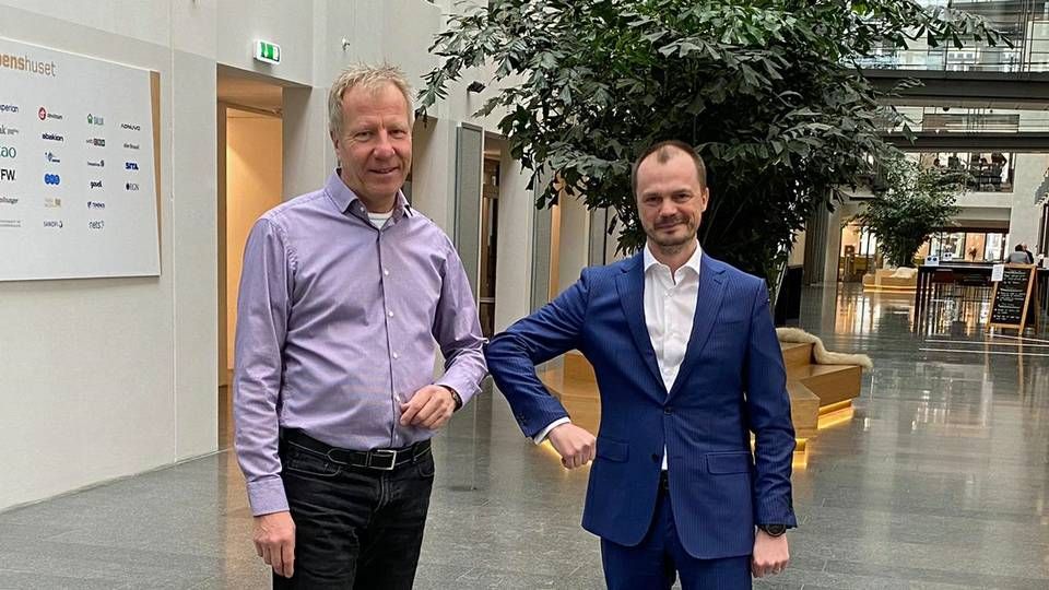 Efter 15 år fratræder Jørgen Rode, stifter af WebCRM (tv.), som adm. direktør. Officielt afløser Efficy's direktør, Cédric Pierrard (th.), Rodes post. | Foto: WebCRM/PR