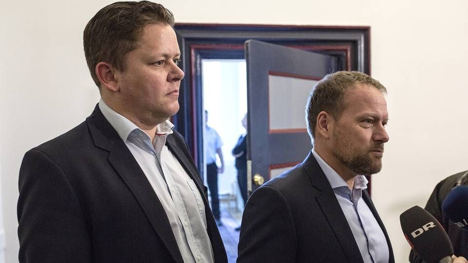 Dansk Folkepartis medieordfører Dennis Flydtkjær (tv) mener, der er behov for hurtig hjælp til de lokalmedier, der har tabt annonceomsætning under nedlukningen | Foto: Ivan Boll
