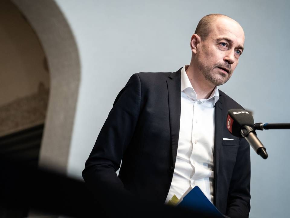 "Når det drejer sig om en stor del af butikkerne, er der også godt nyt fra myndighederne og ekspertgruppen. Der vurderer man, at man kan lave en landdsækkende åbning," siger ministeren til DR. | Foto: Emil Helms