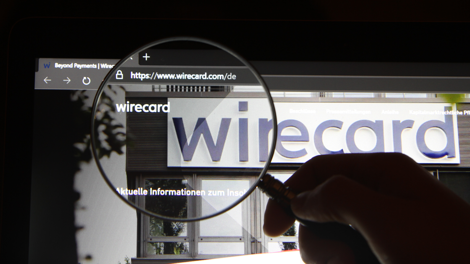 Das Wirecard-Logo mit einer Lupe vergrößert auf einem Laptopdisplay | Foto: picture alliance / Eibner-Pressefoto | Fleig / Eibner-Pressefoto