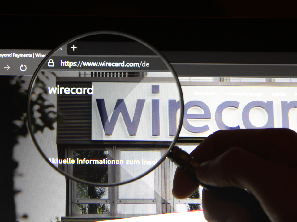 Das Wirecard-Logo mit einer Lupe vergrößert auf einem Laptopdisplay | Foto: picture alliance / Eibner-Pressefoto | Fleig / Eibner-Pressefoto