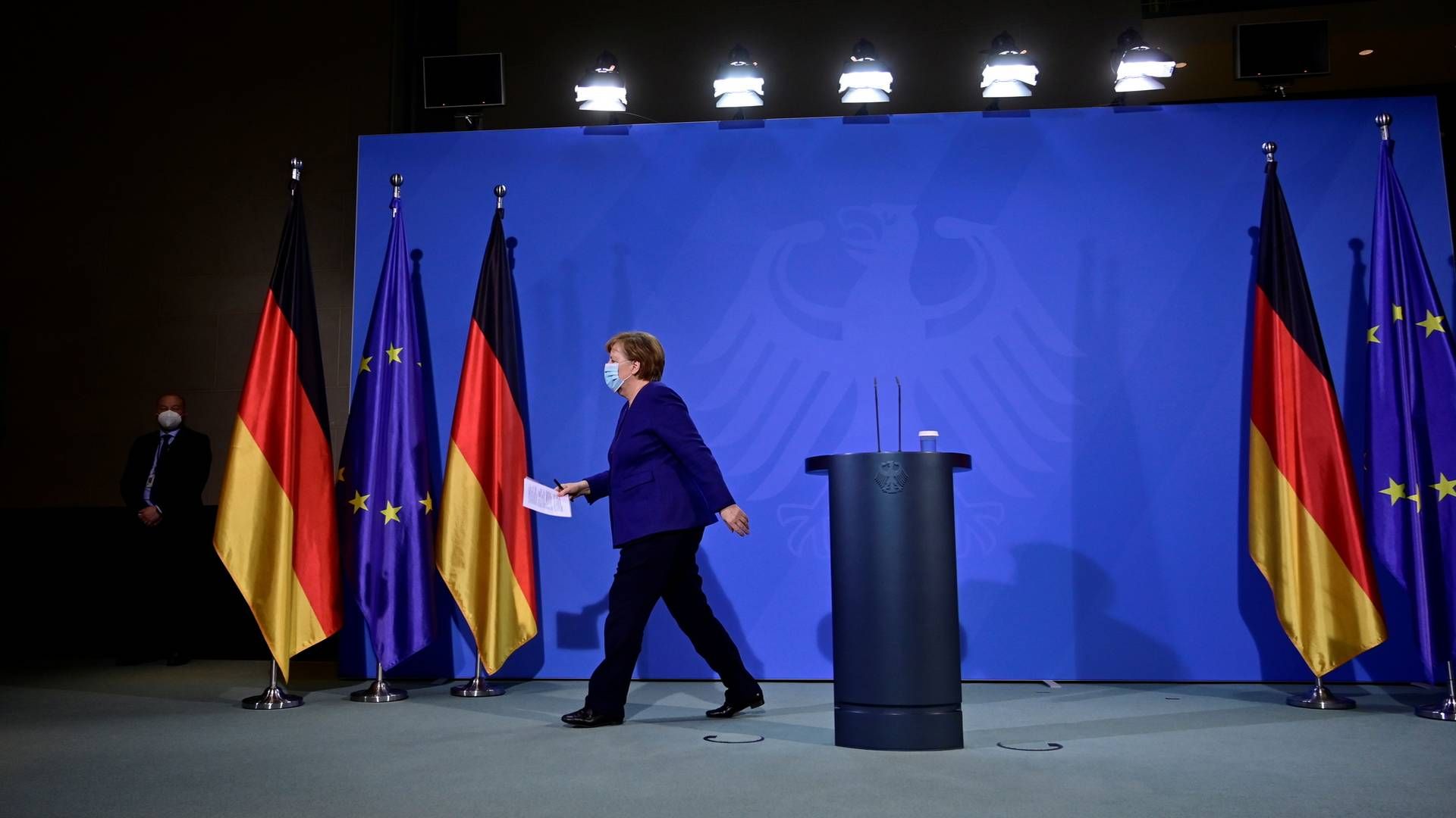 "Det politiske krav er, at vi kan have det i løbet af de næste måneder. Jeg talte om tre måneder," siger Merkel på et pressemøde torsdag aften. | Foto: POOL/REUTERS / X80003