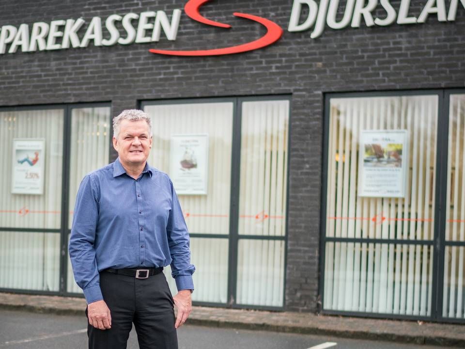 Peter Lading Sørensen, direktør i Sparekassen Djursland, er tilfreds med regnskab, der er præget fusion med Langå Sparekasse. Det er formentlig ikke den sidste af sin slags, vedkender direktøren. | Foto: PR