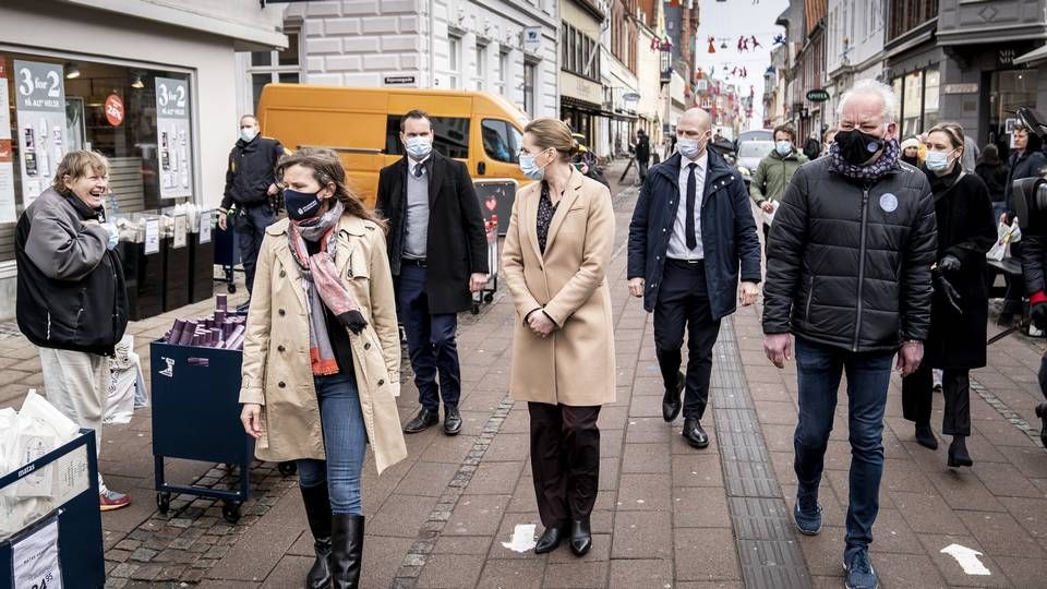 Mette Frederiksen var mødt frem til butikkernes genåbning i Helsingør mandag. | Foto: Mads Claus Rasmussen