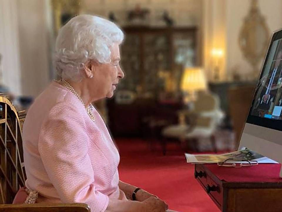 Selv den britiske dronning Elizabeth er hoppet på videomøder, men bankkunderne foretrækker alligevel de fysiske møder. | Foto: HANDOUT/AFP / BUCKINGHAM PALACE