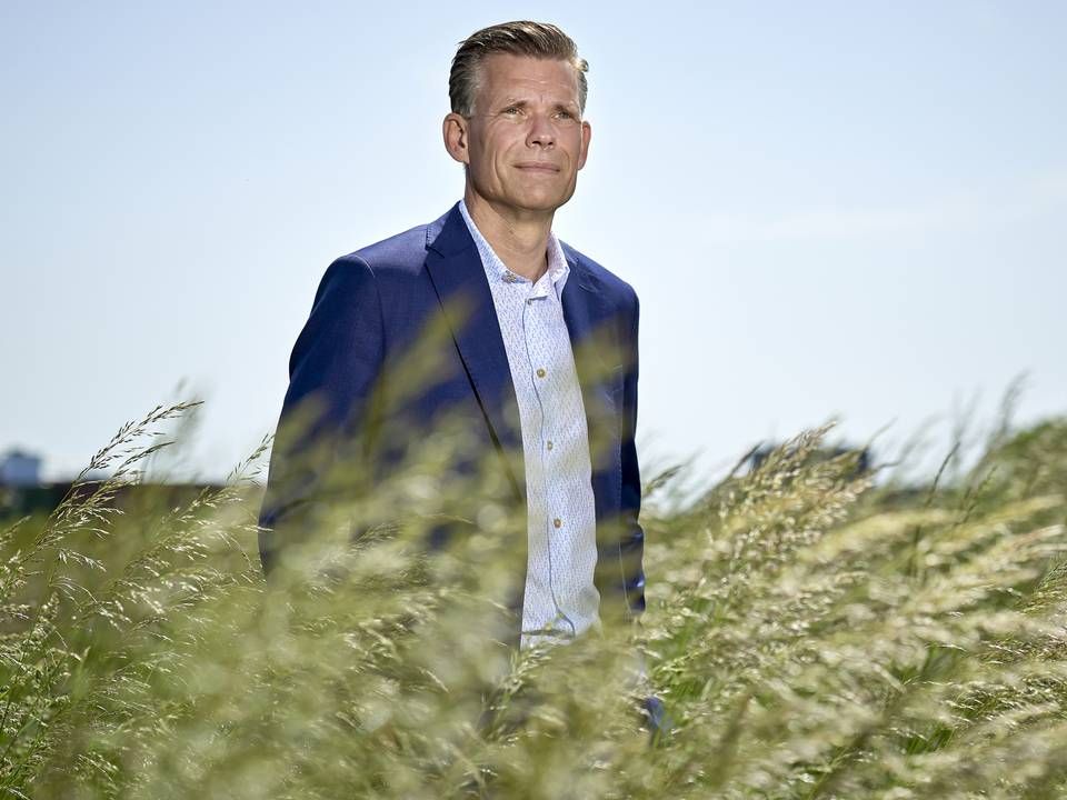 "Inderst inde er vi jo bare sårbare væsener, der har brug for meningsfyldte fællesskaber i vores liv, og her kan arbejdspladsen jo virkelig gøre en forskel," siger Jørgen Utzon, adm. direktør i Coor i Danmark. | Foto: Coor/PR