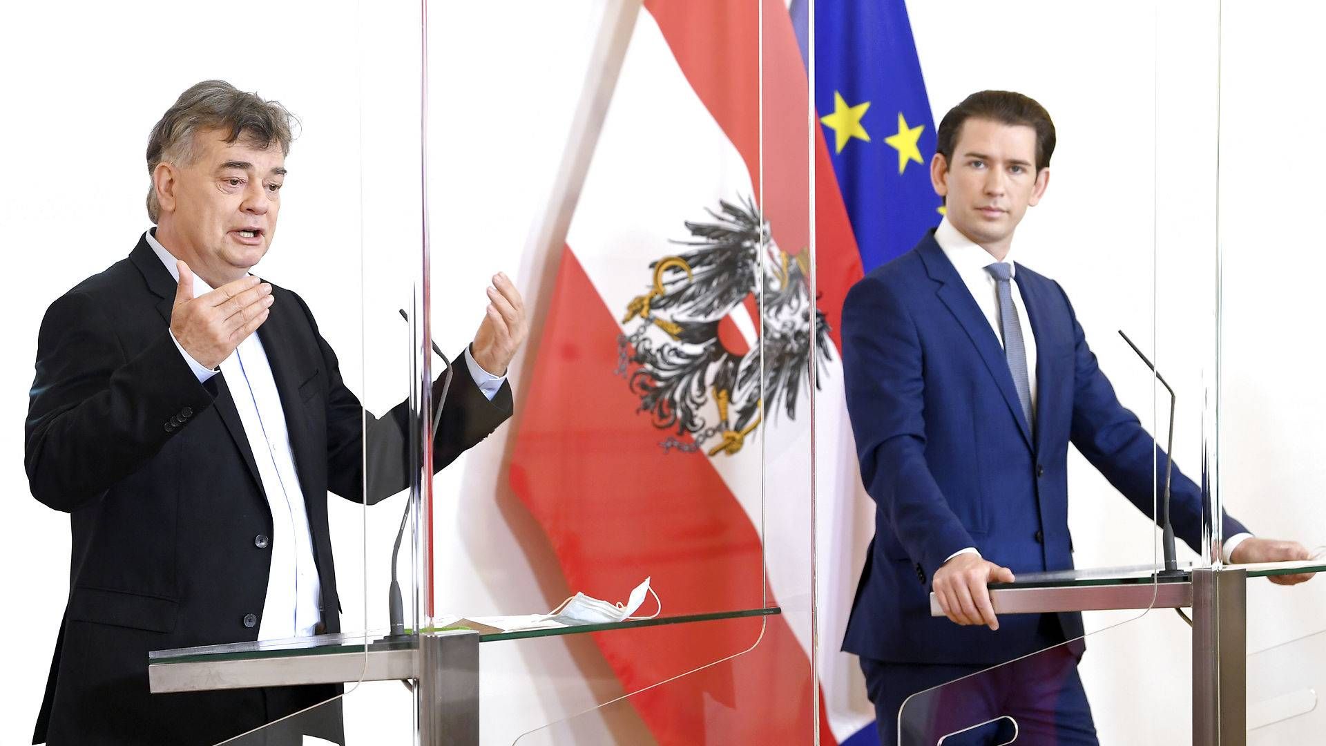 Werner Kogler (t.v.) vicekansler i Østrig og kansler Sebastian Kurz (t.h.) er enige om, at Østrig ikke vil underskrive handelsaftalen mellem EU og Mercosur-landene, skriver Werner Kogler i et brev til det portugisiske EU-formandskab. (Arkivfoto). | Foto: Pool/Reuters/Ritzau Scanpix
