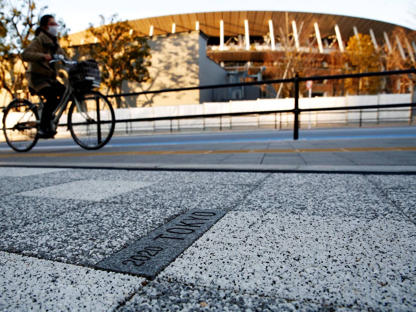 Udenlandske tilskuere skal ikke sætte næsen op efter at komme ind på det olympiske stadion i Tokyo til sommerens OL. | Foto: Kim Kyung-Hoon/Reuters/Ritzau Scanpix