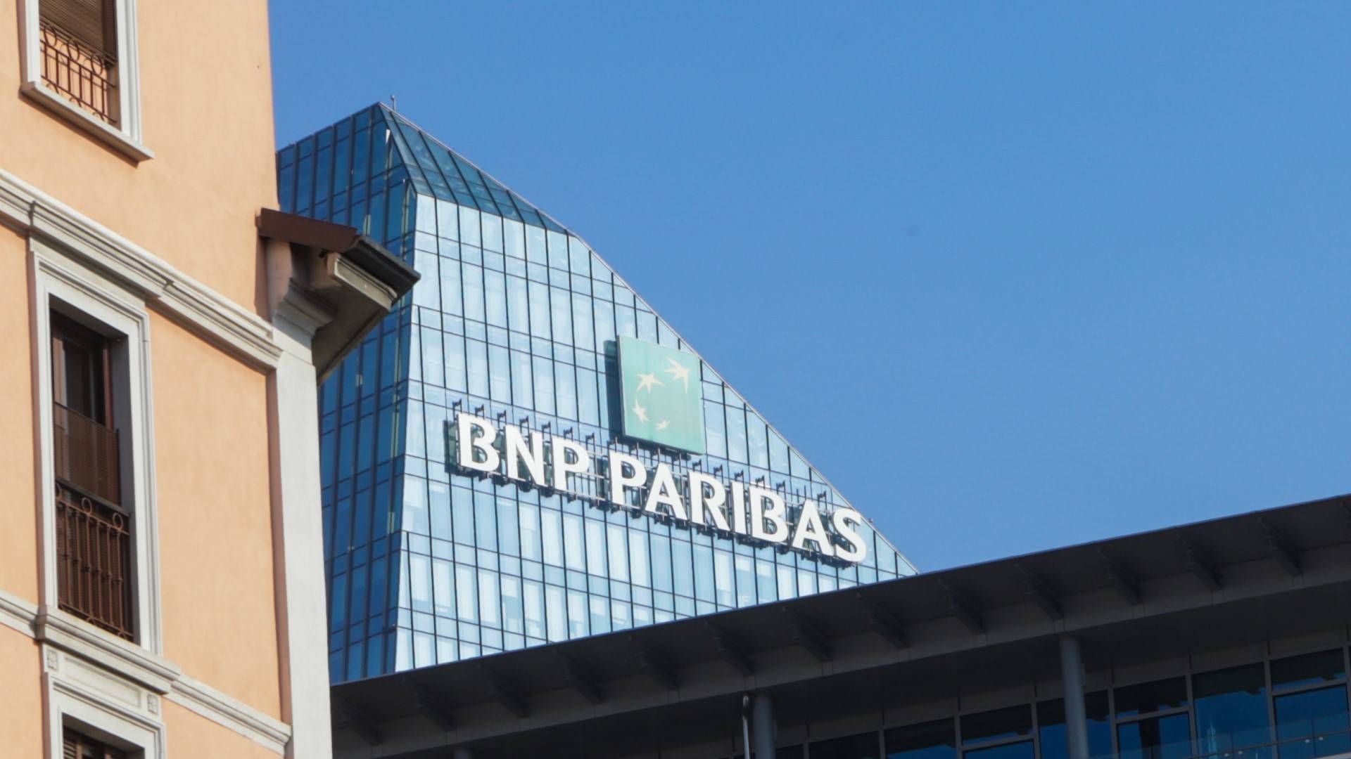 Gebäude mit dem Logo der BNP Paribas in Mailand | Foto: picture alliance / NurPhoto | Mairo Cinquetti