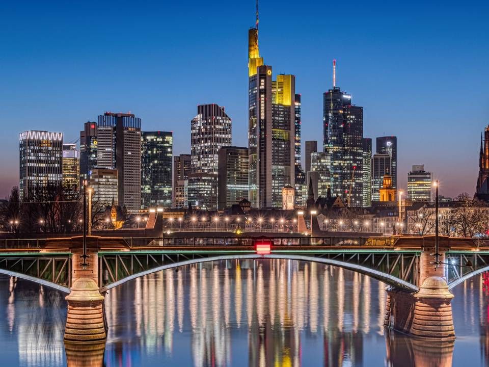 Die Frankfurter Skyline zur Blauen Stunde. | Foto: picture alliance / greatif | Florian Gaul