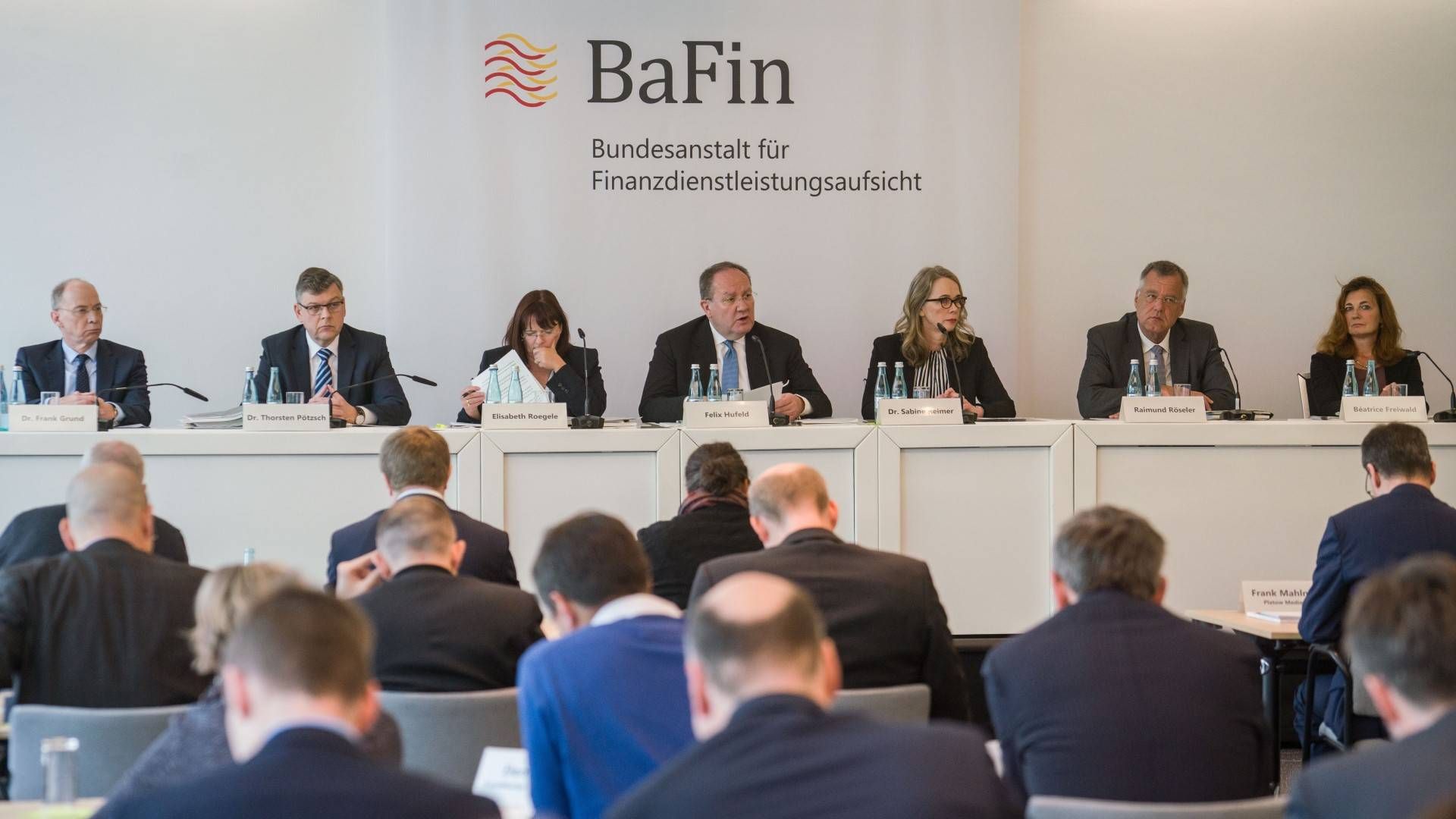 Wer wird in Zukunft die Jahres-Pressekonferenz der BaFin leiten? | Foto: picture alliance/dpa | Frank Rumpenhorst