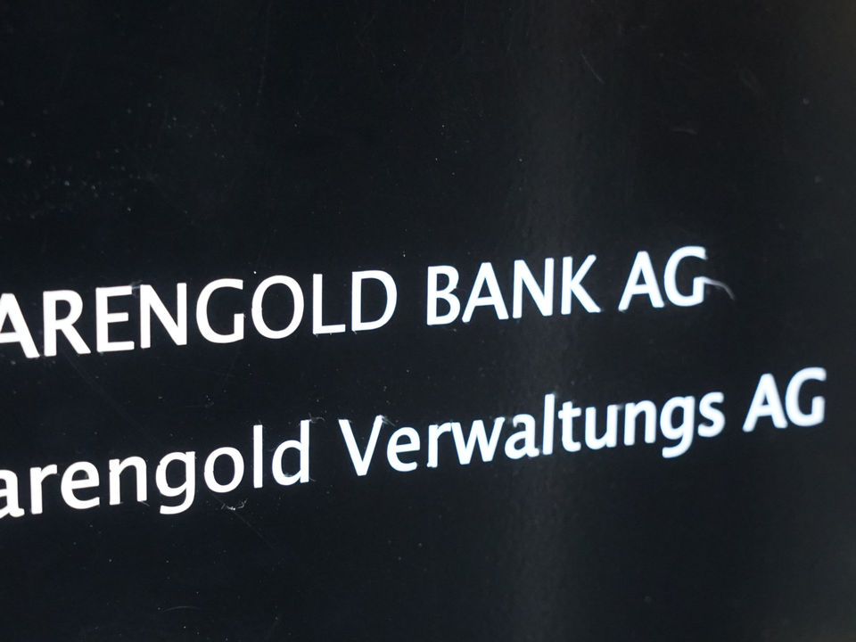 Schild der Varengold Bank | Foto: picture alliance / rtn - radio tele nord | rtn, frank bründel