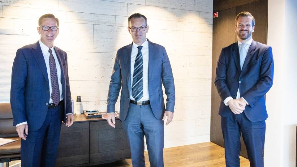 Adm. direktør Kjetil Houg (i midten) i Folketrygdfondet sammen med direktør for renter Jørgen Krog Sæbø (t.h.) og Nils Bastiansen. | Foto: Terje Pedersen / NTB