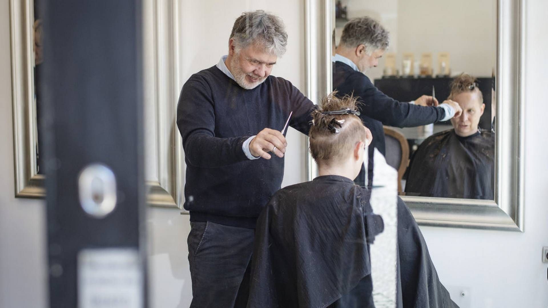 Efter påske får liberale erhverv som frisører lov til igen at modtage under - hvis kunderne kan fremvise en negativ coronatest eller vaccination. (Arkivfoto) | Foto: Bo Amstrup/Ritzau Scanpix