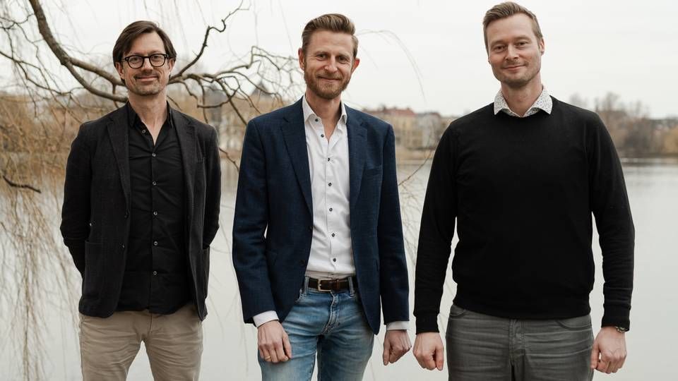 Investorerne Nicolas Kristoffersen (tv) Anders Bang Olsen (th) og CEO Jesper Ring. | Foto: Frame