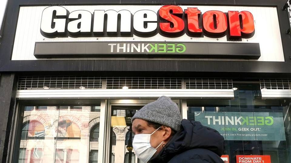 Finansaktivister slo ring om den konkurstruede spillbutikkjeden Gamestop da hedgefondsforvaltere forsøkte å spekulere i verdifall for kjeden. | Foto: NTB/CARLO ALLEGRI/REUTERS