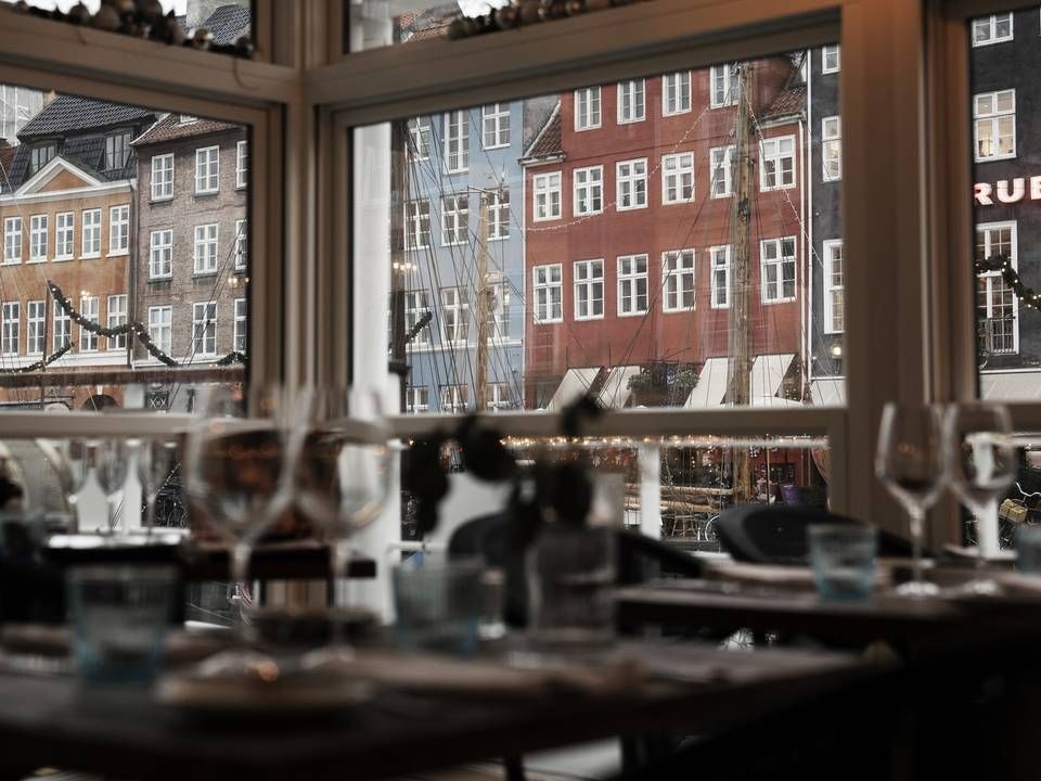 Det bliver med krav om coronapas, at man kan nyde et måltid på en restaurant - både indendørs og udendørs. | Foto: Emil Agerskov