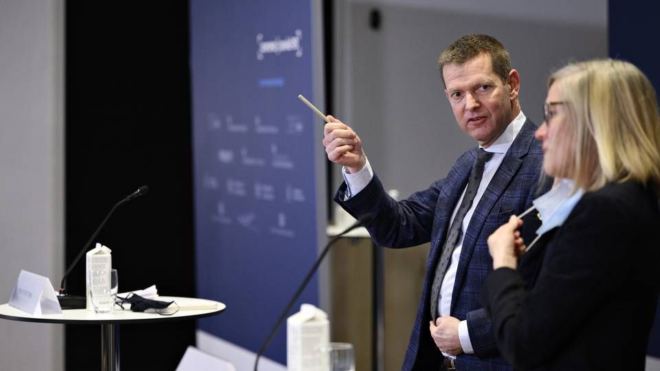 Søren Brostrøm, direktør for Sundhedsstyrelsen og Tanja Erichsen, enhedschef i Lægemiddelstyrelsen. | Foto: Philip Davali