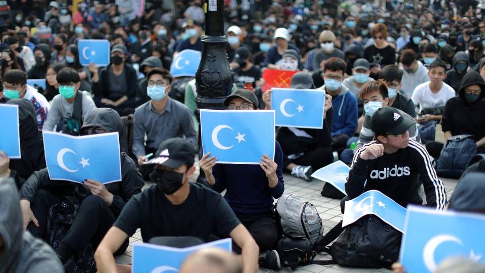 Hong Kong protesters holding East Turkestan Uyghur flags at a demonstration supporting the Xinjiang Uyghurs' human rights in Hong Kong. | Photo: LUCY NICHOLSON/REUTERS / X90050