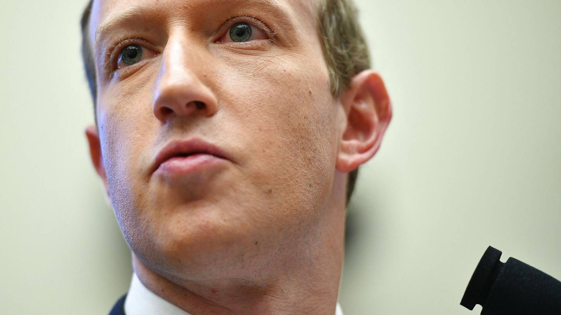 Facobooks topchef, Mark Zuckerberg, og andre topchefer for techgiganterne kan se frem til en lovændring, der giver dem mere ansvar for indholdet på deres platforme. | Foto: Mandel Ngan/AFP/Ritzau Scanpix