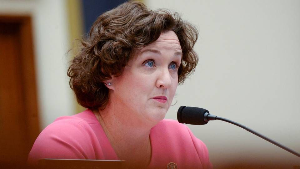 Katie Porter, medlem af Repræsentanterne Hus for det demokratiske parti langer ud efter de største insulinproducenter i USA. | Foto: Erin Scott/Reuters/Ritzau Scanpix