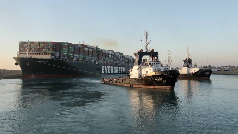 Efter skibet Ever Given har siddet fast i Suez-kanalen i næsten en uge, vil der sandsynligvis komme en række forkellige erstatningskrav. | Foto: AFP / SUEZ CANAL AUTHORITY