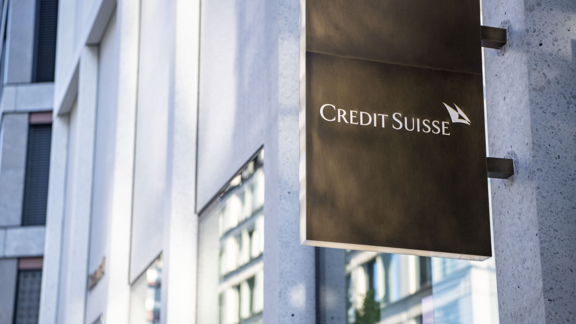 Ein Schild der Credit Suisse | Foto: picture alliance/KEYSTONE | URS FLUEELER