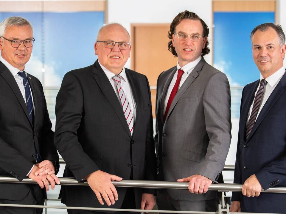 Joachim Kronimus und Martin Bernhardt, Vorstände der Rosbacher Raiffeisenbank sowie Sven Gewehr und Thomas Kölzer, Vorstände der Volksbank Hamm/Sieg | Foto: Volksbank Hamm/Sieg eG