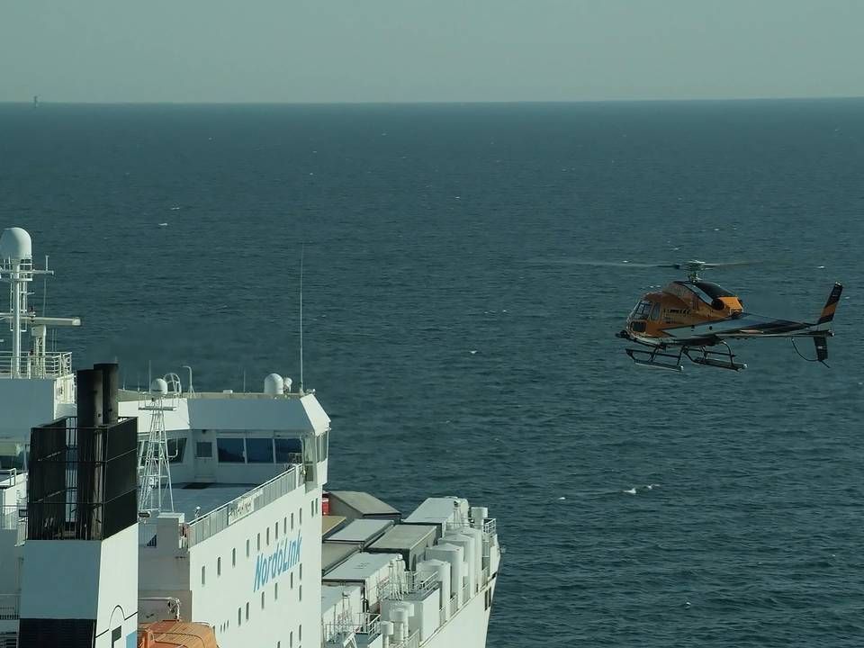 Helikopter bruger sniffer til at måle svovlindholdet i skibes røggasser | Foto: Foto: Explicit ApS