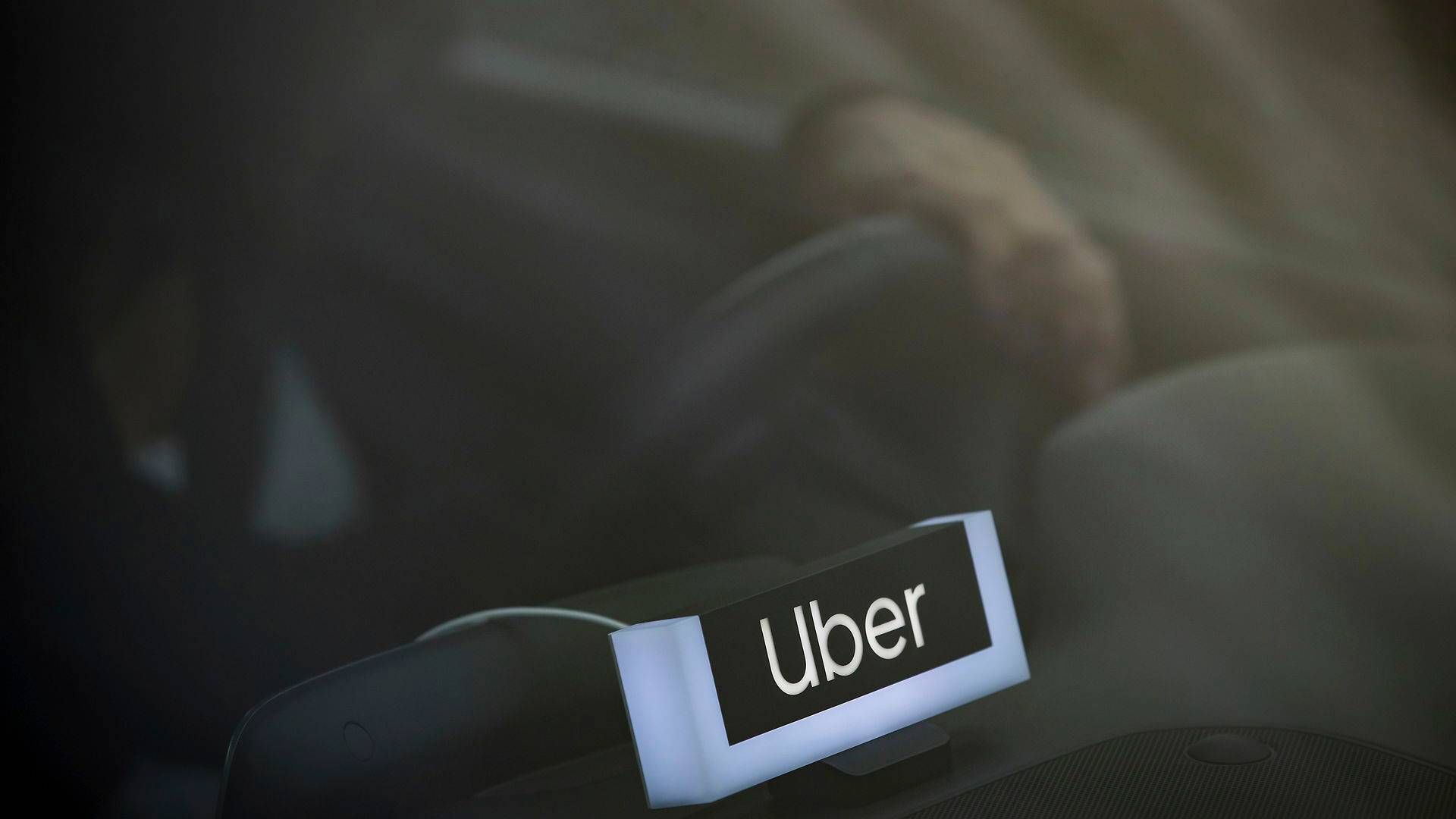 Taxaselskaberne Uber og Lyft møder lige nu så stor efterspørgsel, at de ikke har chauffører nok. | Foto: Darryl Dyck/AP/Ritzau Scanpix