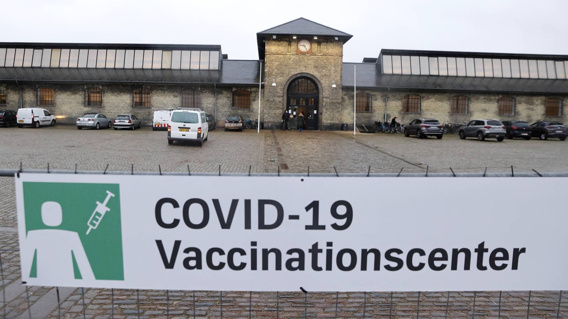 Der bliver trængsel ved vaccinationscentrene på mandag. | Foto: Jens Dresling