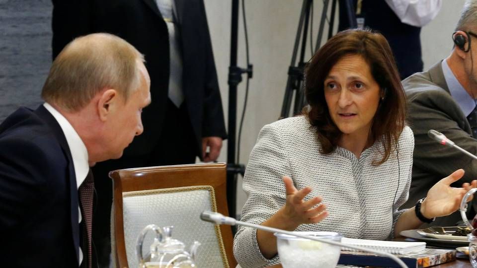 Alessandra Galloni i samtale med Vladimir Putin ved en global konference i 2016. | Foto: Grigory Dukor/Reuters/Ritzau Scanpix