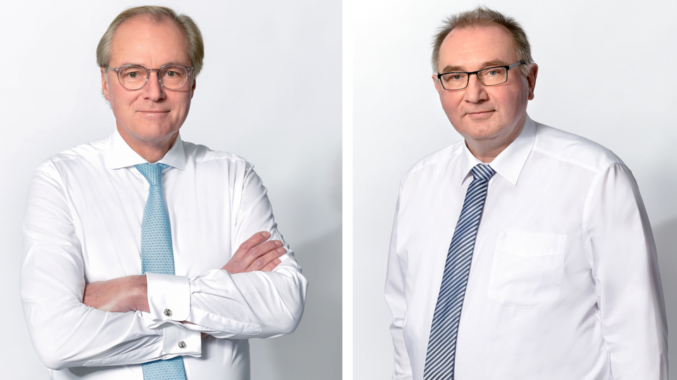 Alfred Locklair (links) und Klaus Wellner führen die Geschäfte auch nach dem Eigentümerwechsel weiter. | Foto: Volksbank BraWo