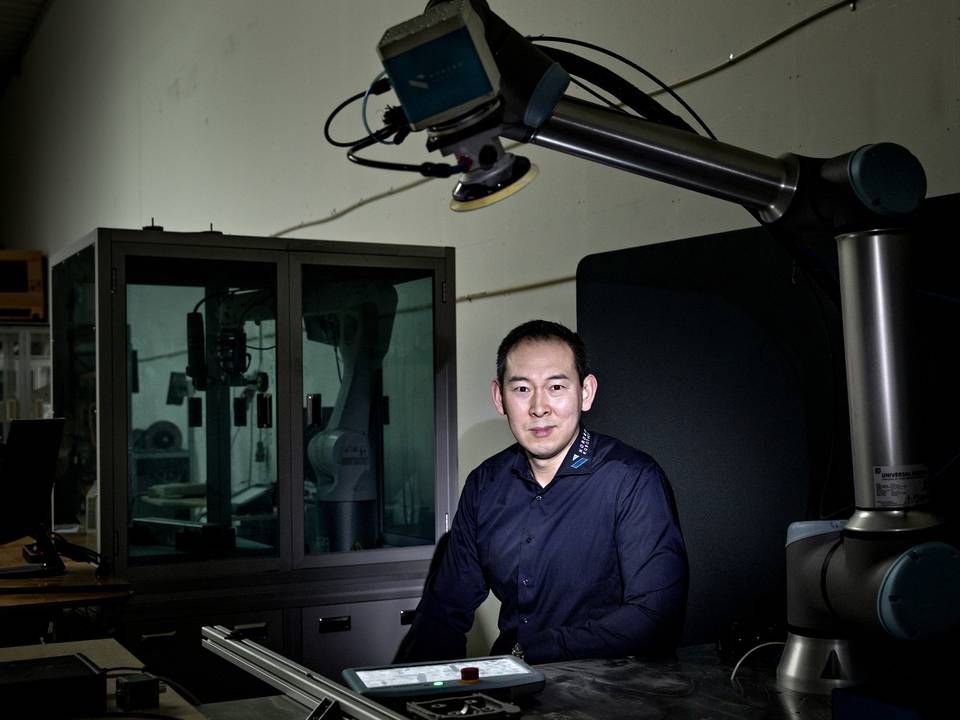 Leo Zhou ser store muligheder i at udbrede Nordbo Robotics løsninger endnu mere i Danmark og resten af Europa, fordi de kan være med til at løse hårde og opslidende håndværksopgaver, som ellers de seneste mange år har været outsourcet til Østeuropa eller lande som Kina og Vietnam. | Foto: Jacob Ehrbahn/Politiken