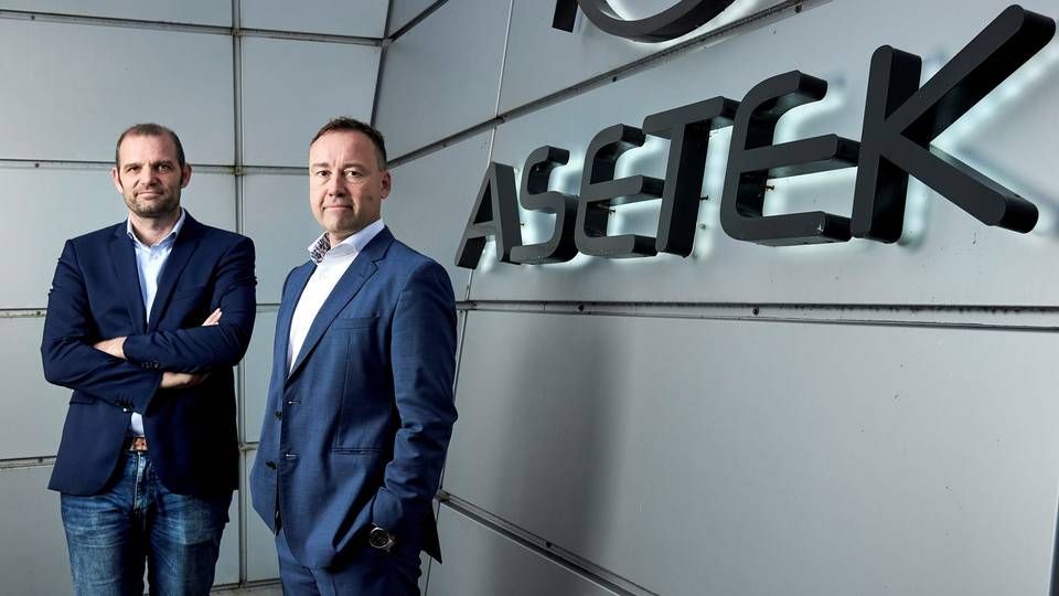 Aseteks adm. direktør, André Sloth Eriksen (th.), og finansdirektør Peter Dam Madsen (th.). | Foto: PR / Asetek