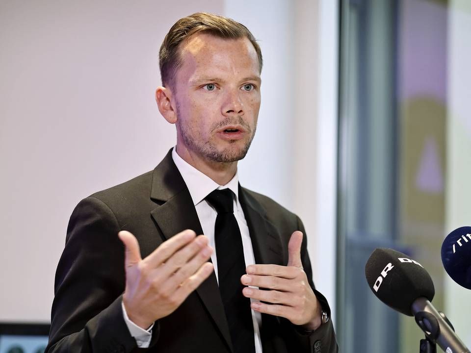 Beskæftigelsesminister Peter Hummelgaard siger på et samråd, at virksomheder ikke kan fraskrive sig arbejdsgiveransvaret. | Foto: Jens Dresling