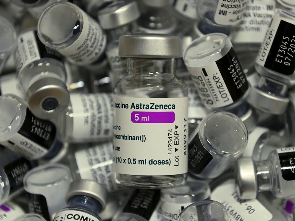 Empty vials of vaccines by Pfizer-BioNTech and AstraZeneca against Covid-19 caused by the novel coronavirus are pictured at the vaccination center in Rosenheim, southern Germany, on April 20, 2021, amid the novel coronavirus / COVID-19 pandemic | Photo: CHRISTOF STACHE/AFP / AFP
